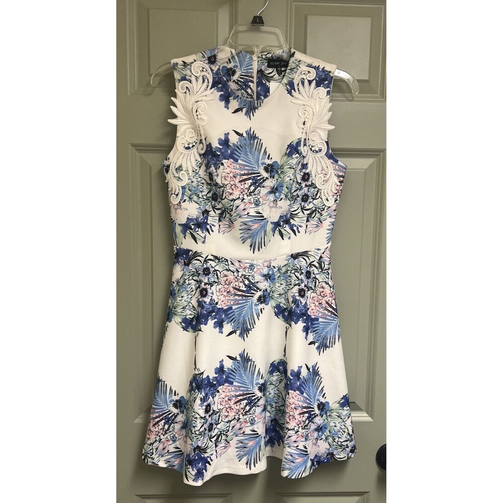 SISTER JANE Dress Size Medium White Blue Floral Sleeveless Fit Flare Mini Lace